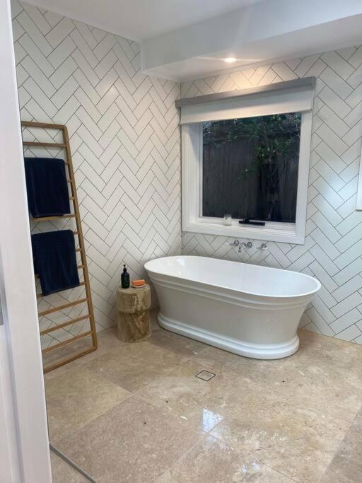Sunnyside Luxurious 4Br Art Villa, Fireplace, Village 2Mins وينتورث فولز المظهر الخارجي الصورة